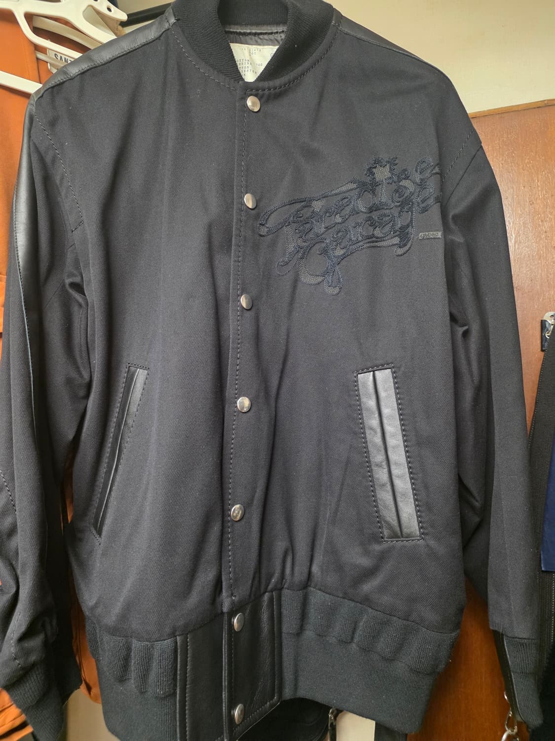 sacai 사카이 블랙 엠브로이더리 스타디움 자켓