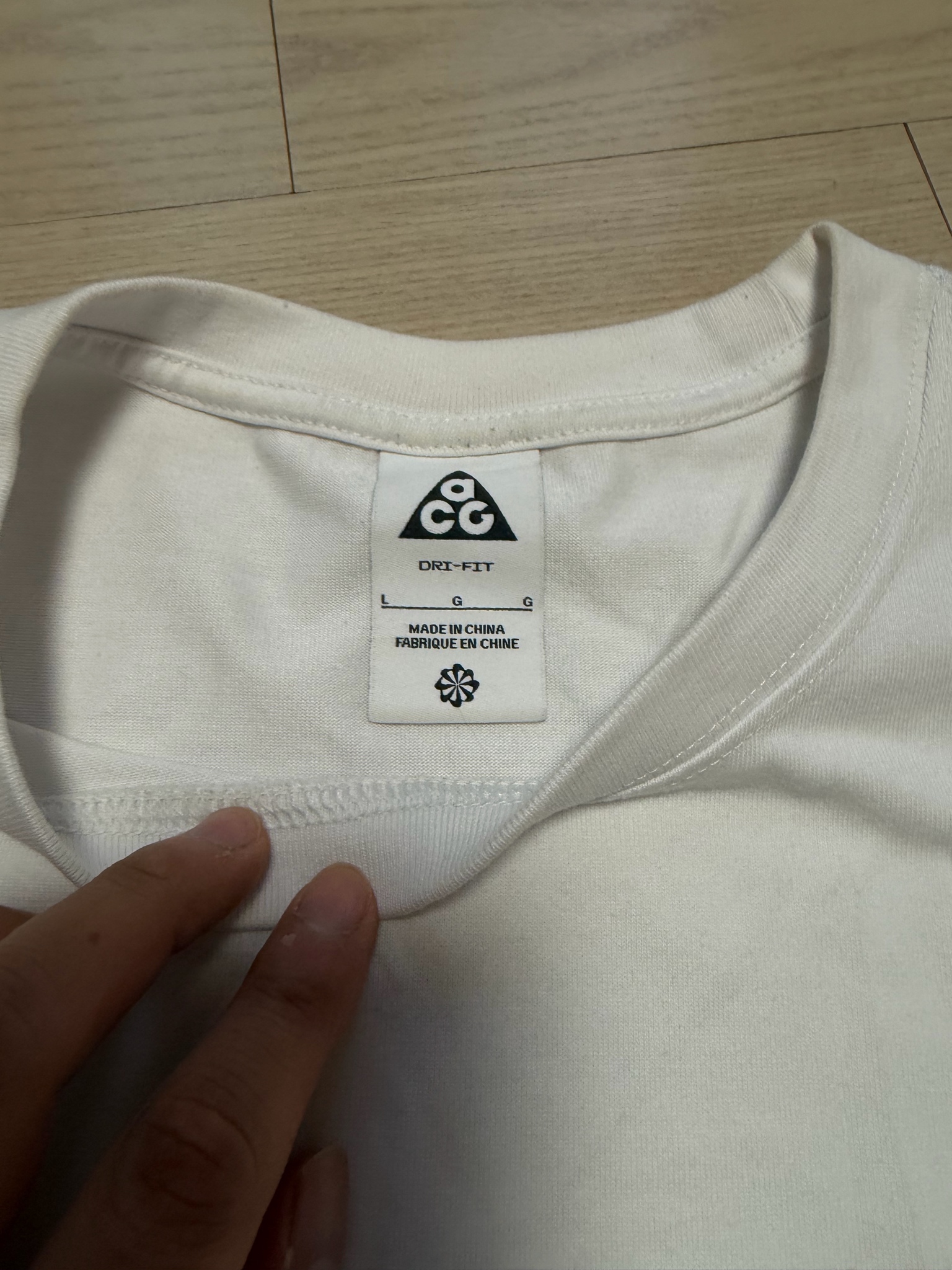 나이키 ACG 자수 반팔 티셔츠 L 4