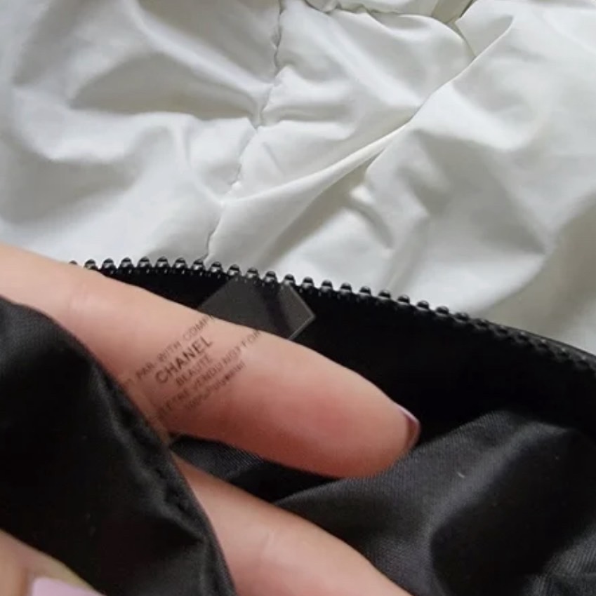 샤넬뷰티 기프트 패딩파우치 블랙 9