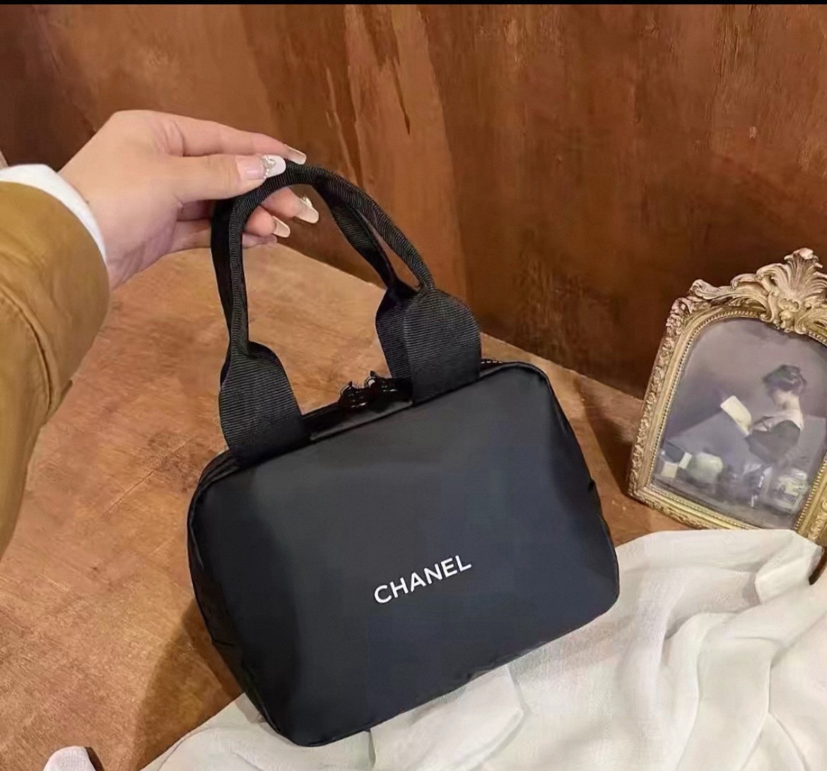 샤넬뷰티 패딩 핸들백 토드백 파우치 블랙 2
